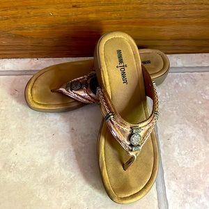 Minnetonka Sandals size 7